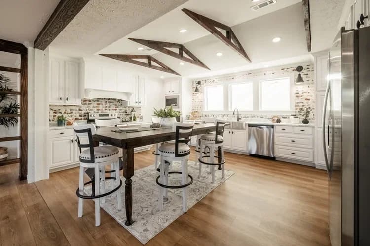 Wilson bend kitchen home features