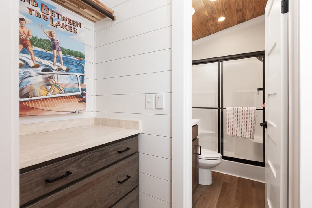 Kinlock bathroom home features