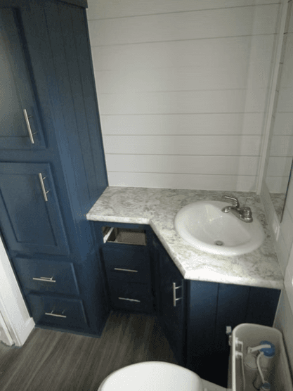 Bayside bathroom home features