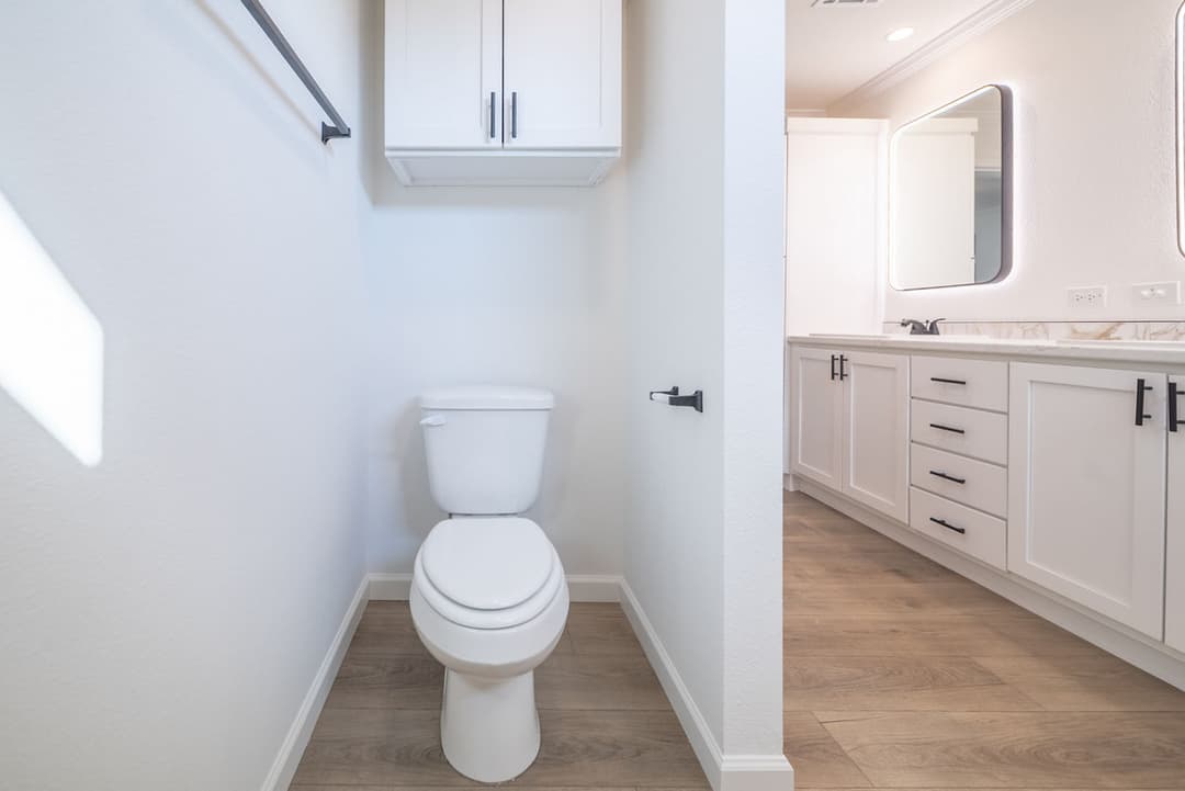 Innovation 5442h - the cypress creek bathroom home features