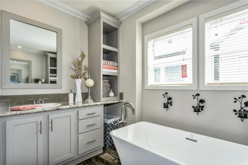 Skyliner 4732b bathroom home features