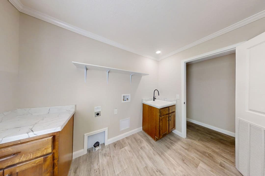 Pri3270-2014 interior home features