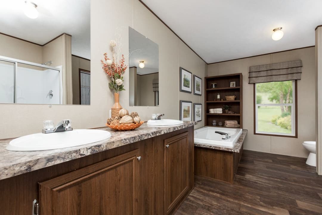 The bayside bathroom home features