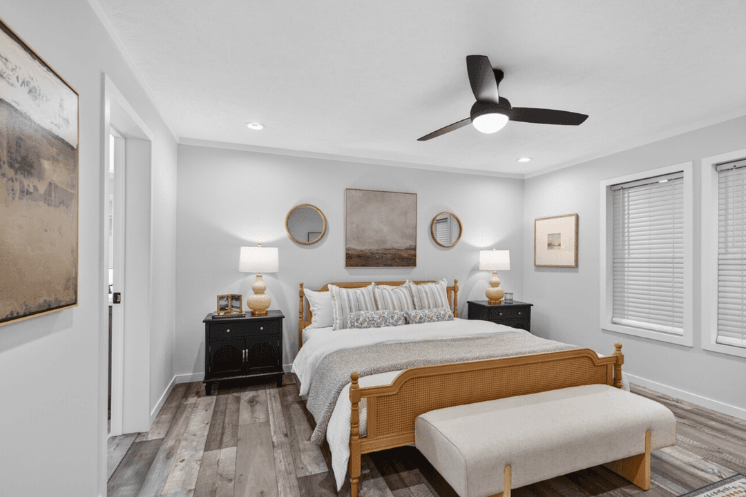 Axis 32563n bedroom home features