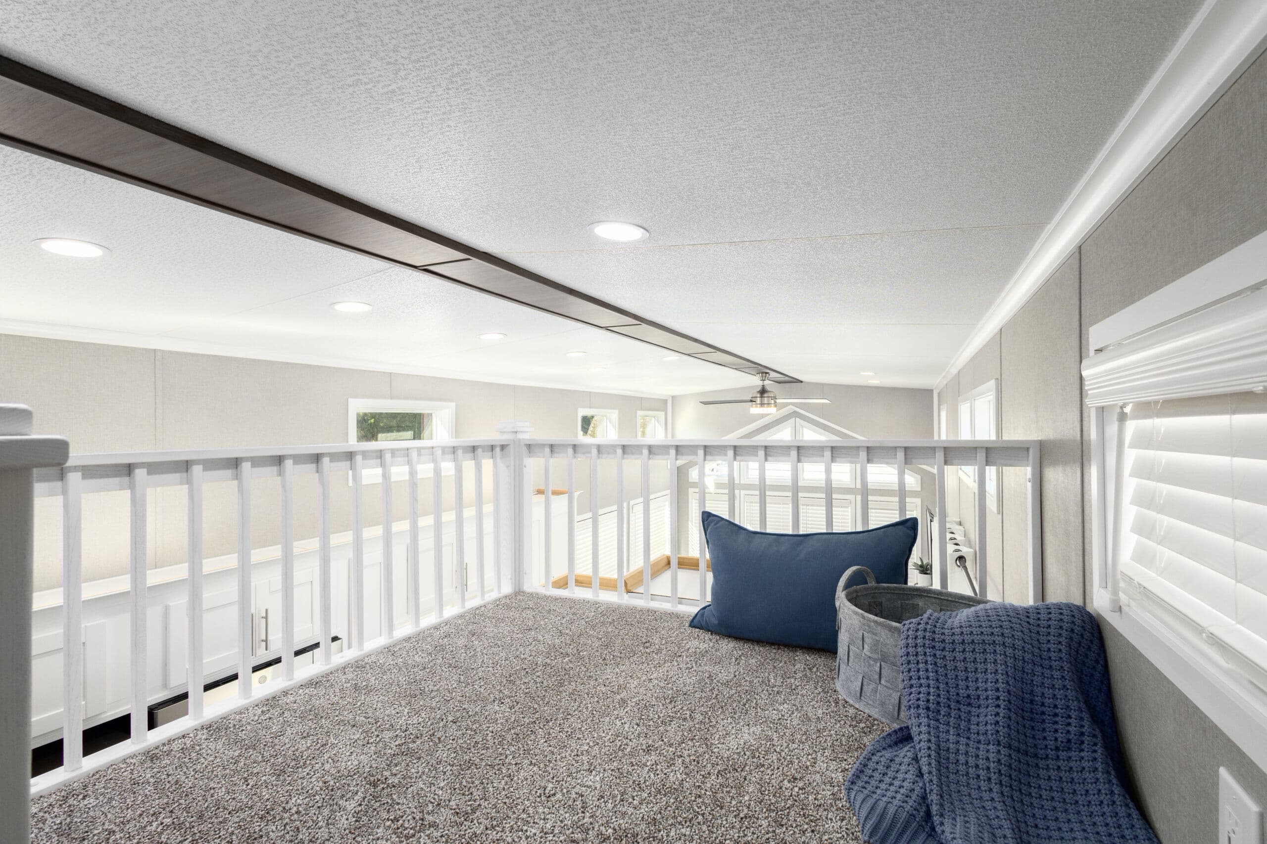 Lakeside 8104bk bedroom home features