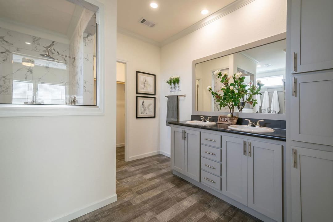 Innovation 3268c bathroom home features