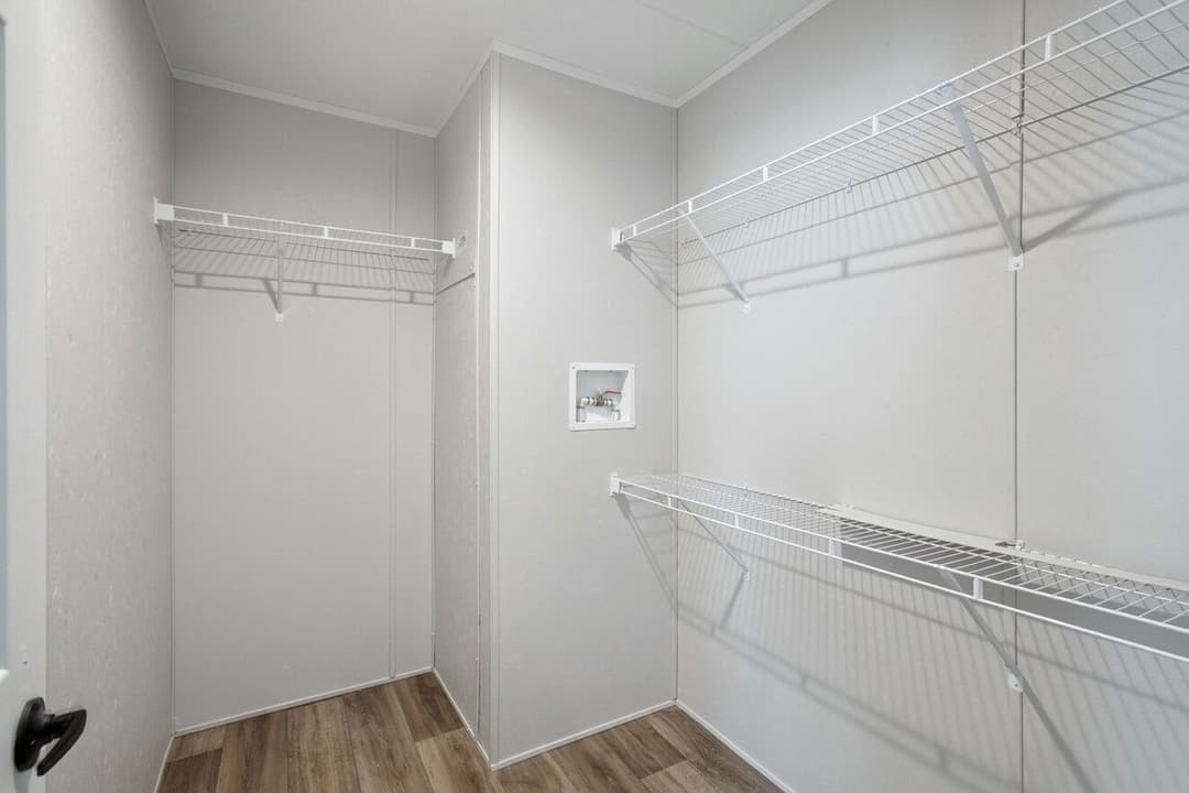 Valor 16763n interior home features