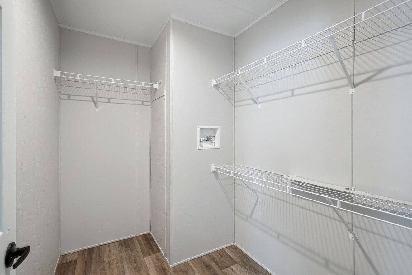 Valor 16763n interior home features