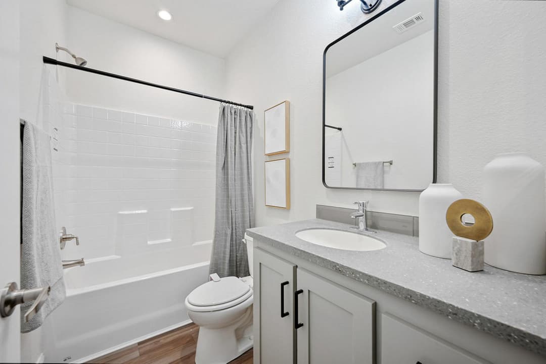 Mammoth park hud bathroom home features