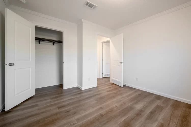 Wilson bend bedroom home features
