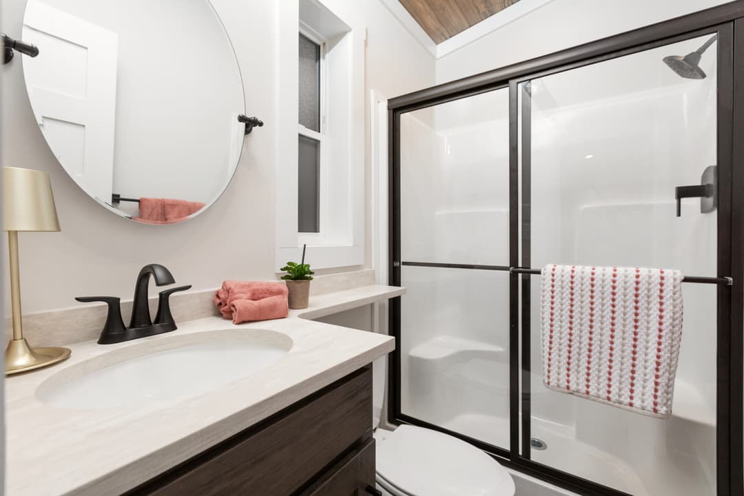 Kinlock bathroom home features