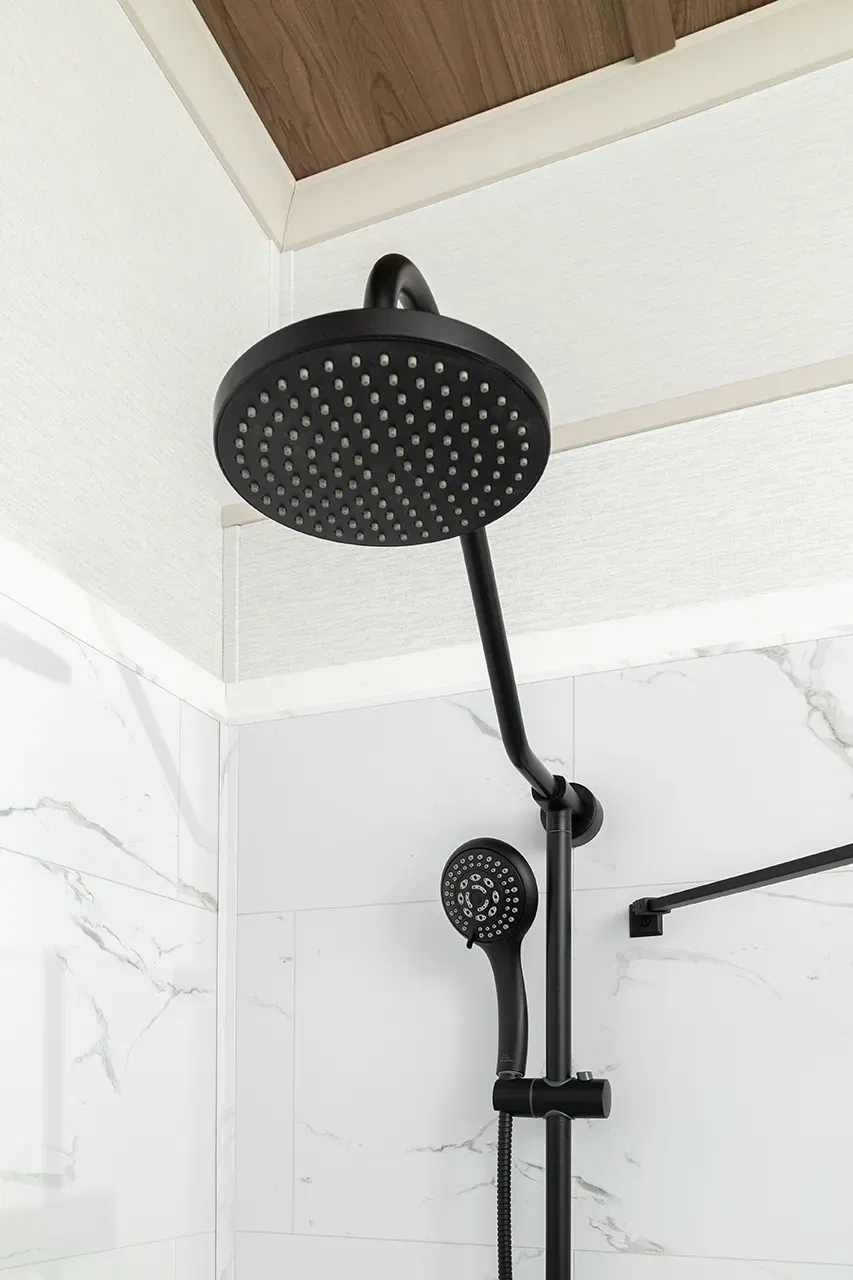 Canadian eldorado 6450 bathroom home features