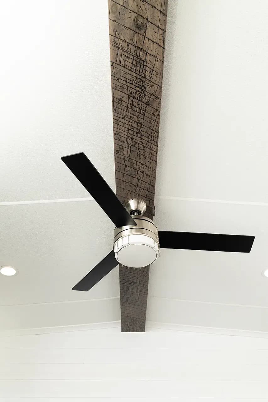 Island 6430p interior home features