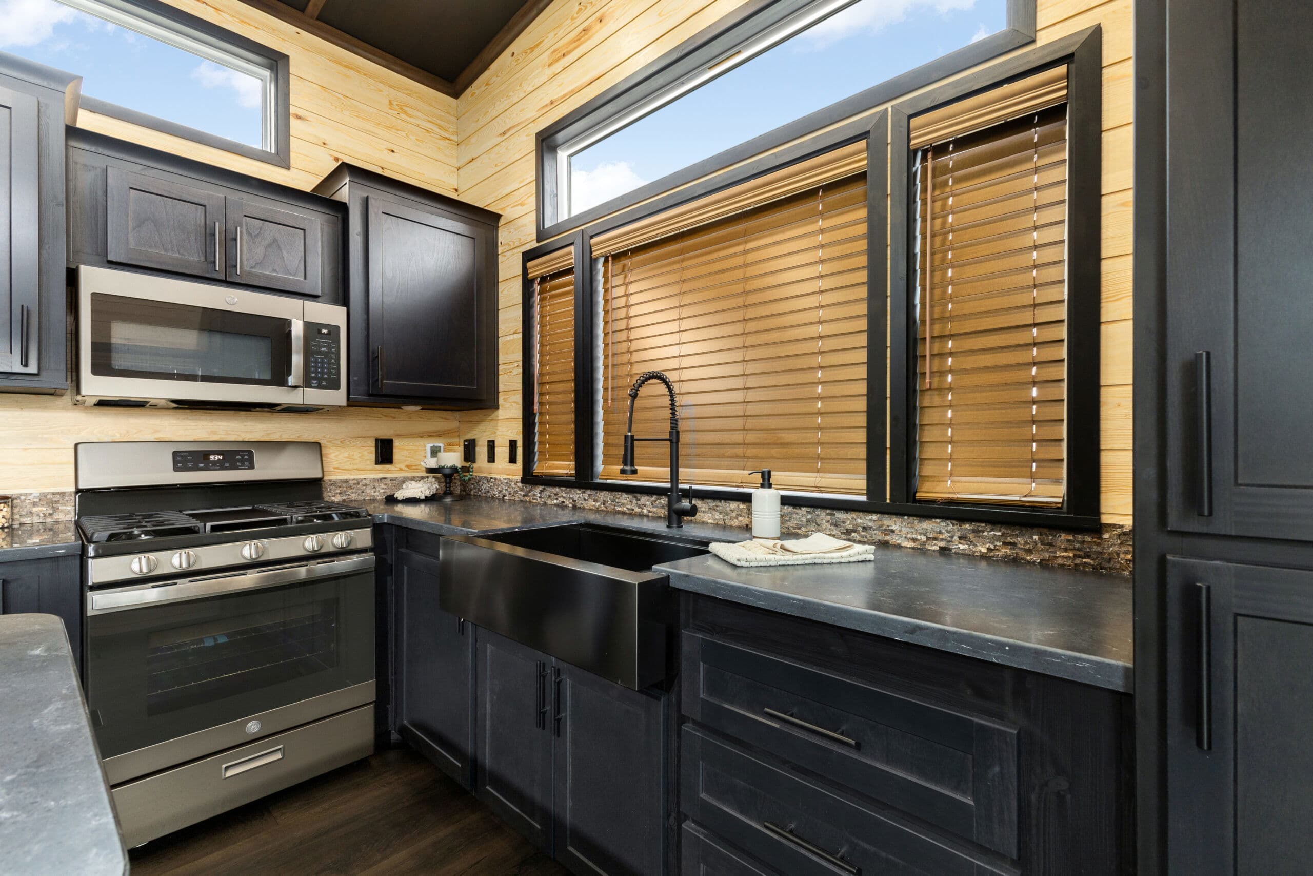 Eldorado 9001 kitchen home features