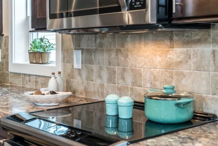 Oakmont 42623a kitchen home features