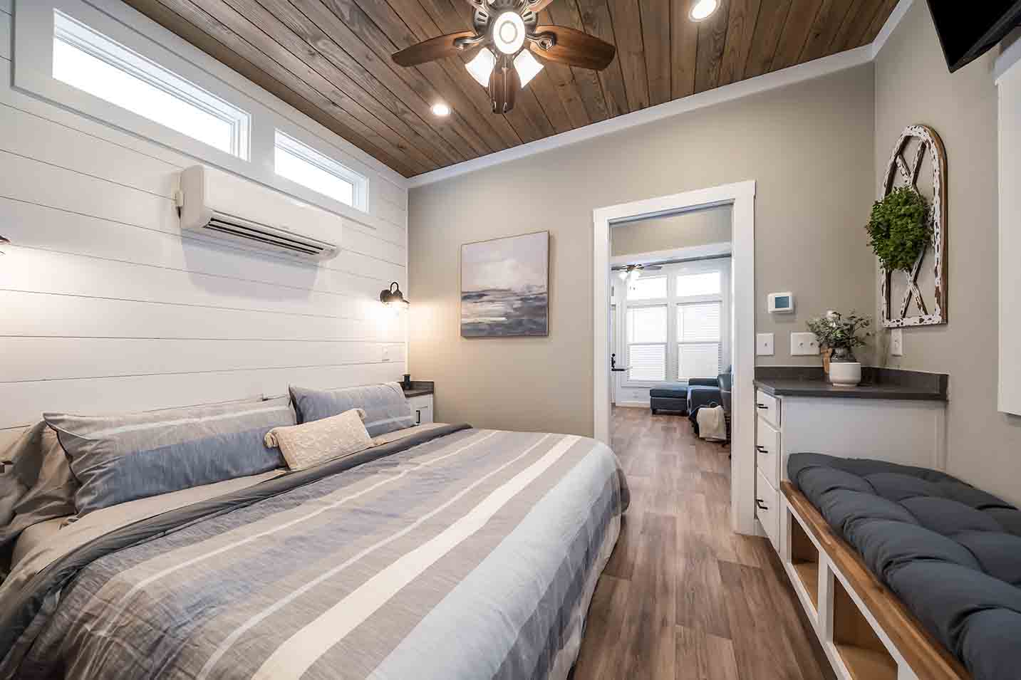 Cheaha bedroom home features