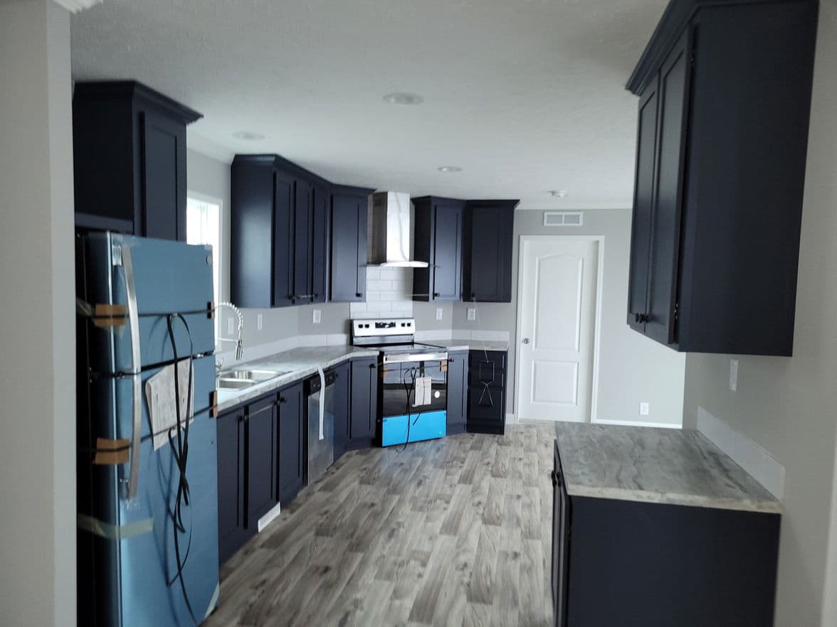 Country manor 16763m kitchen home features