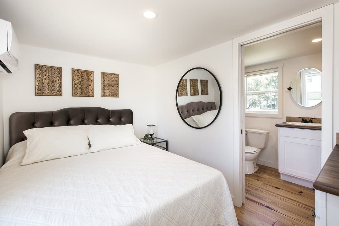 Sipsey bedroom home features