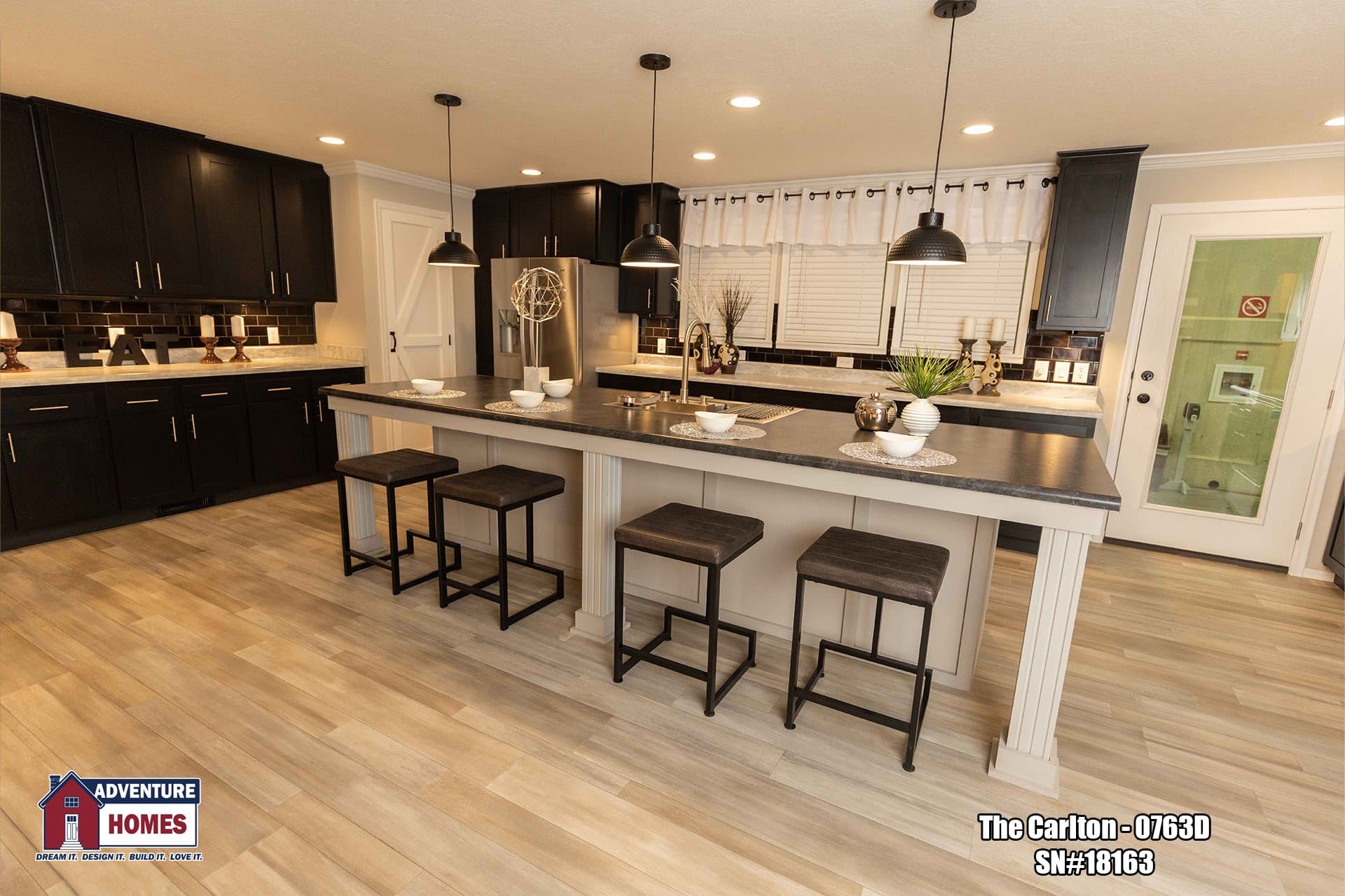 Carlton | 0763d kitchen home features