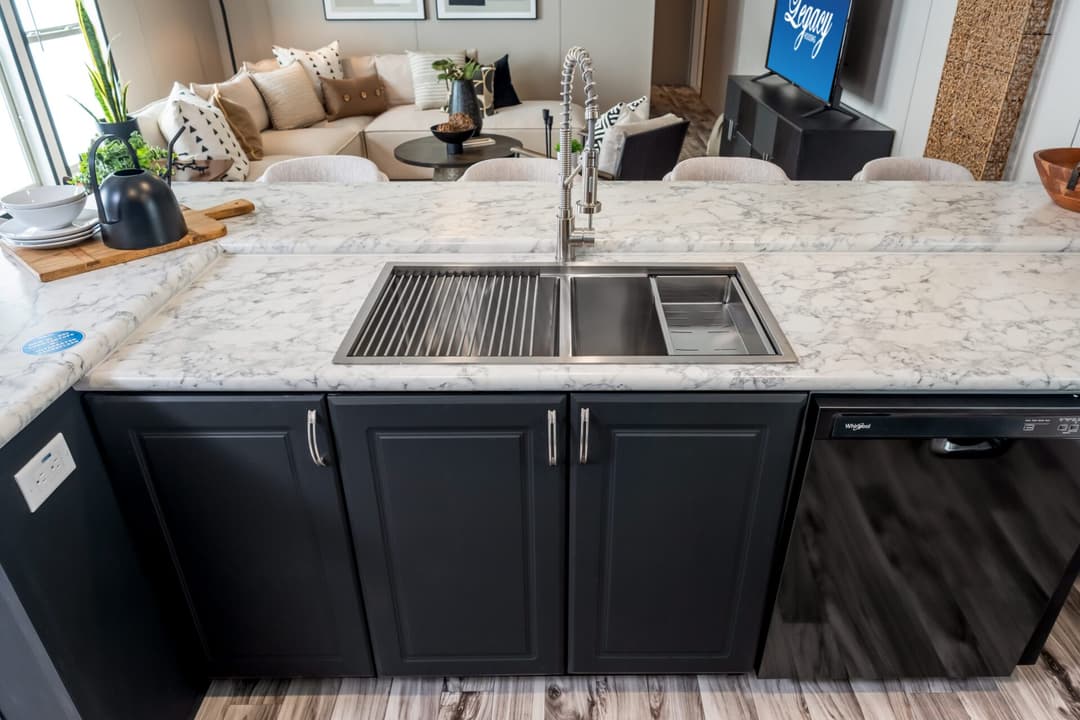 Singlewide h-16×72-32d shed kitchen home features