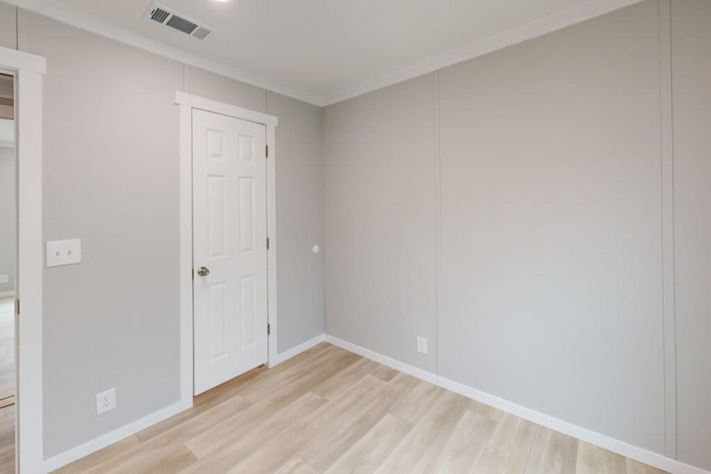 Cousteau 7652 bedroom home features