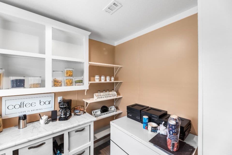 Apex 32763x interior home features