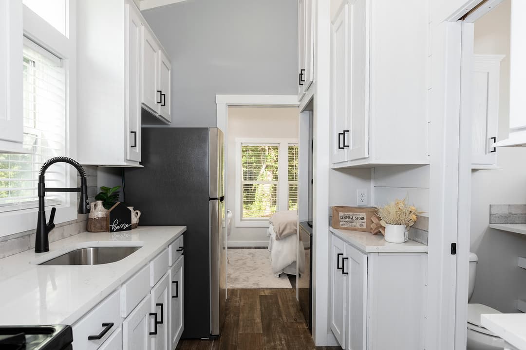 Cahaba kitchen home features
