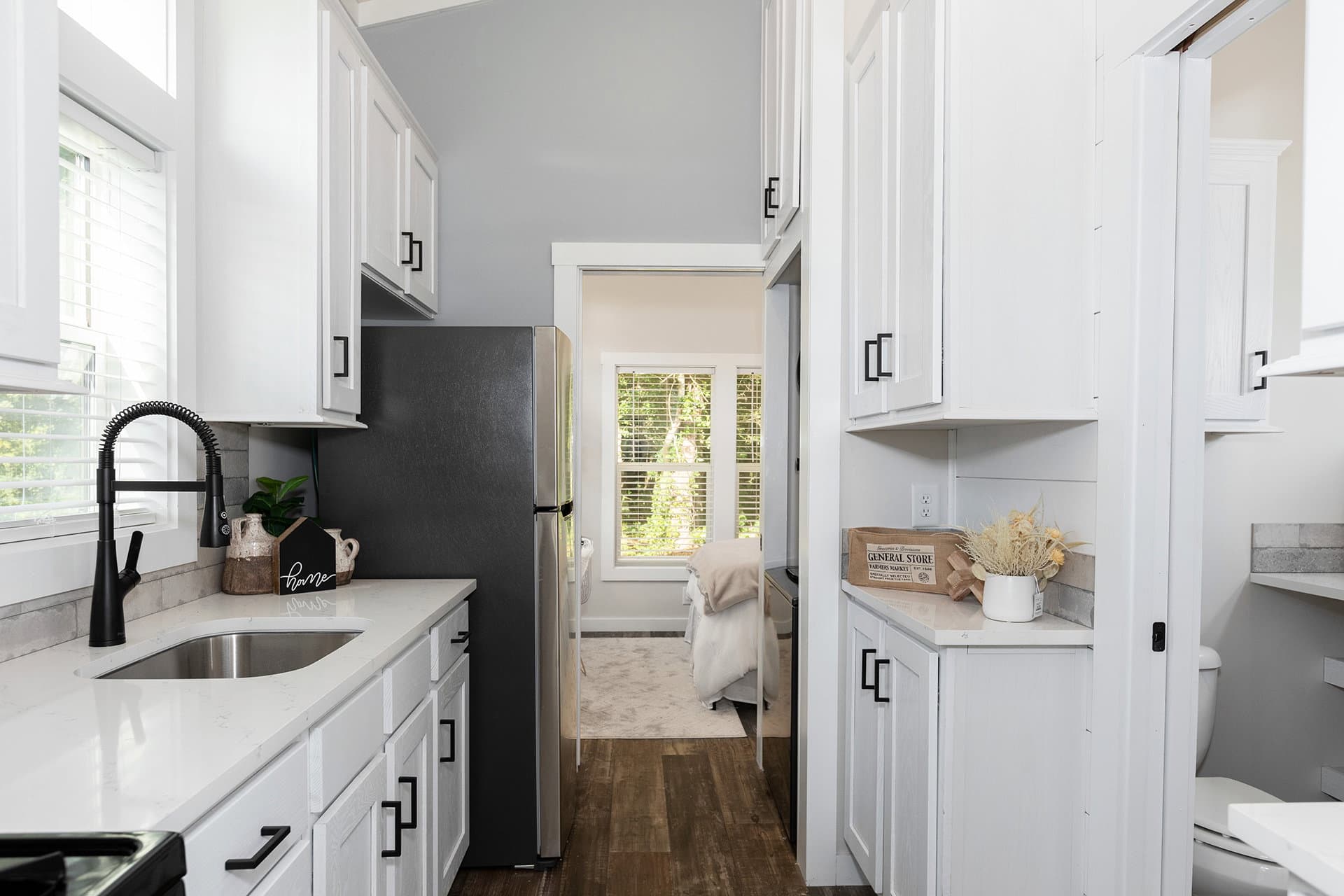 Cahaba kitchen home features