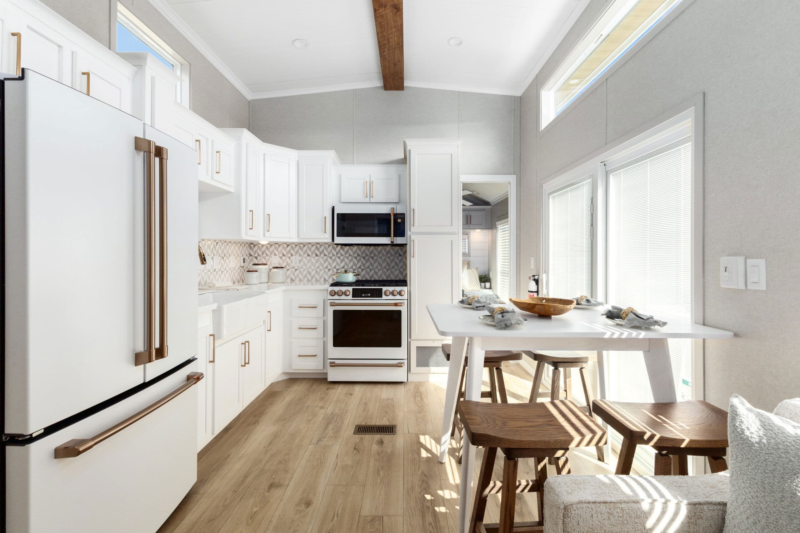 Eldorado 9092 kitchen home features