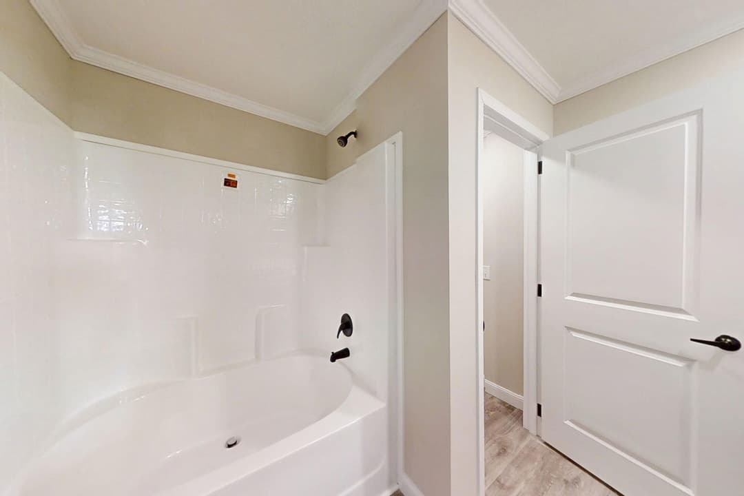 Pri3270-2014 bathroom home features