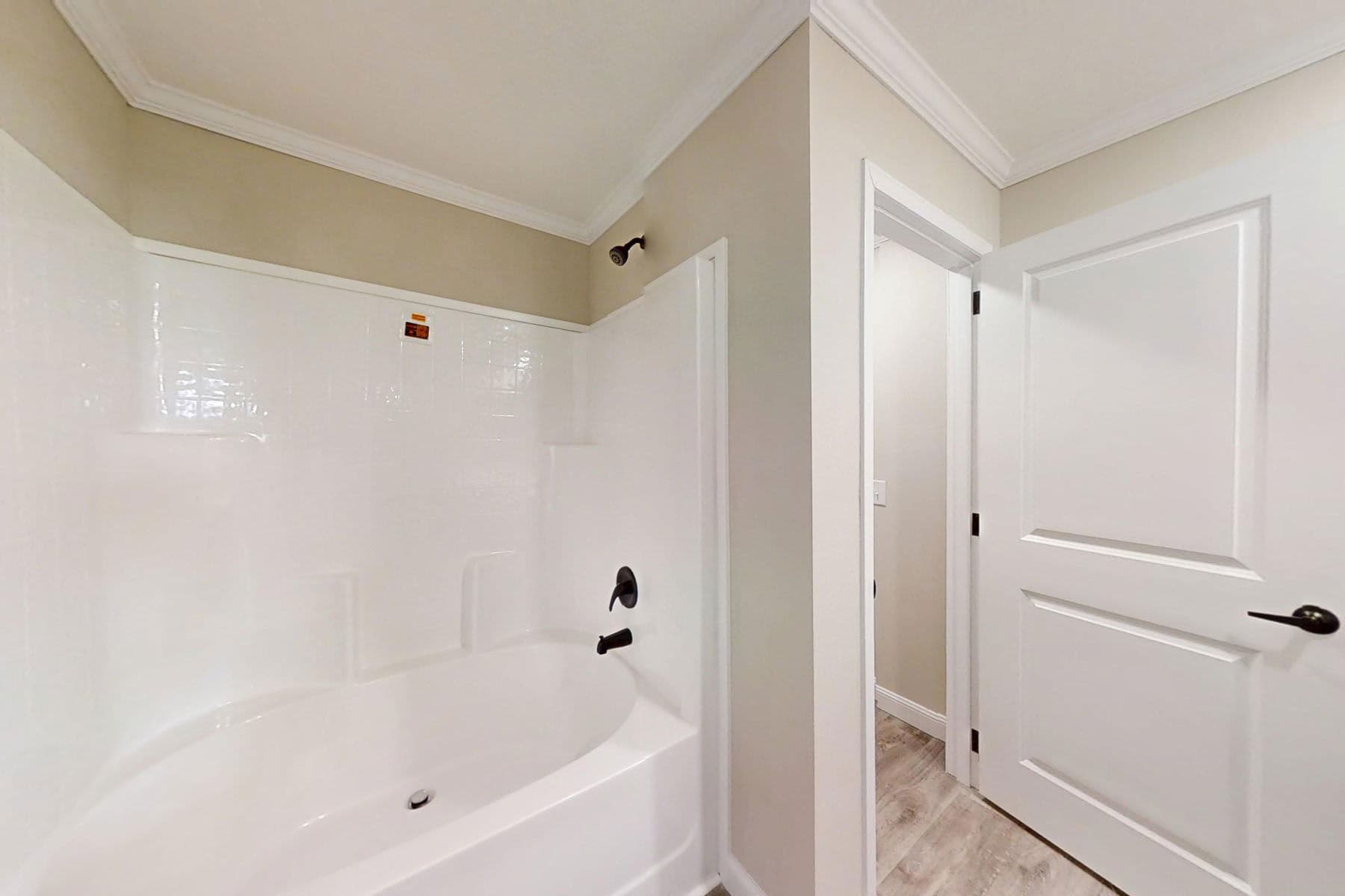 Pri3270-2014 bathroom home features