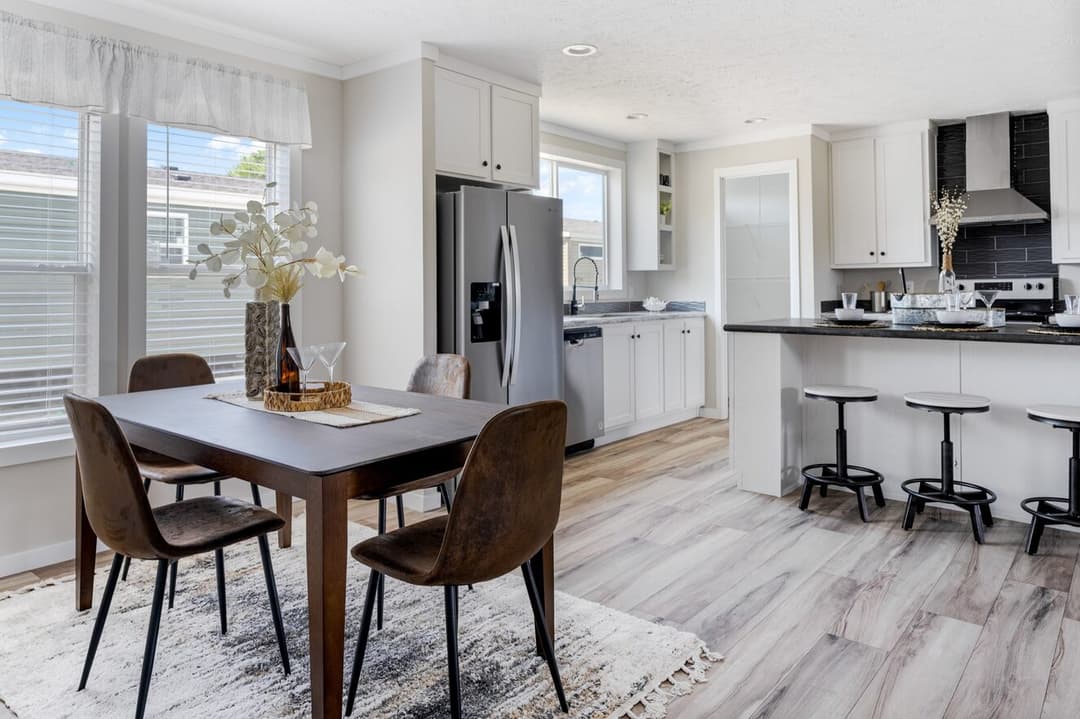 Champ 28563t interior home features