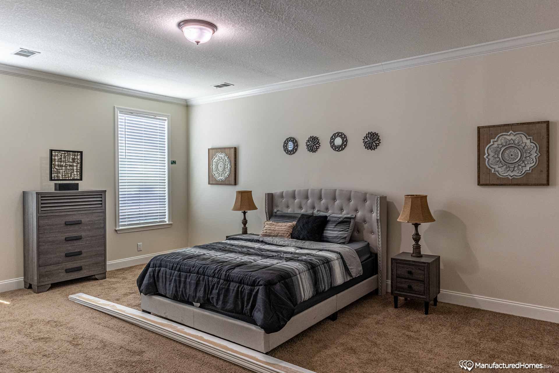 Azalea i bedroom home features