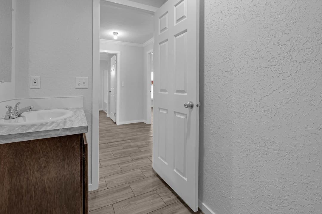 Topaz 28764a bathroom home features