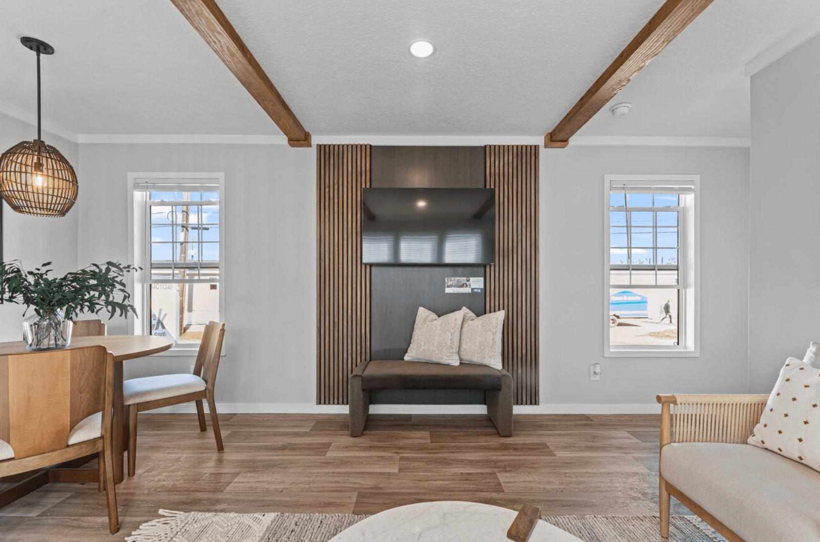 Helix 16763n interior home features