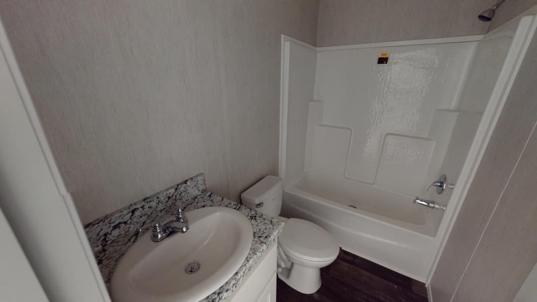 Arc1664-7005 bathroom home features