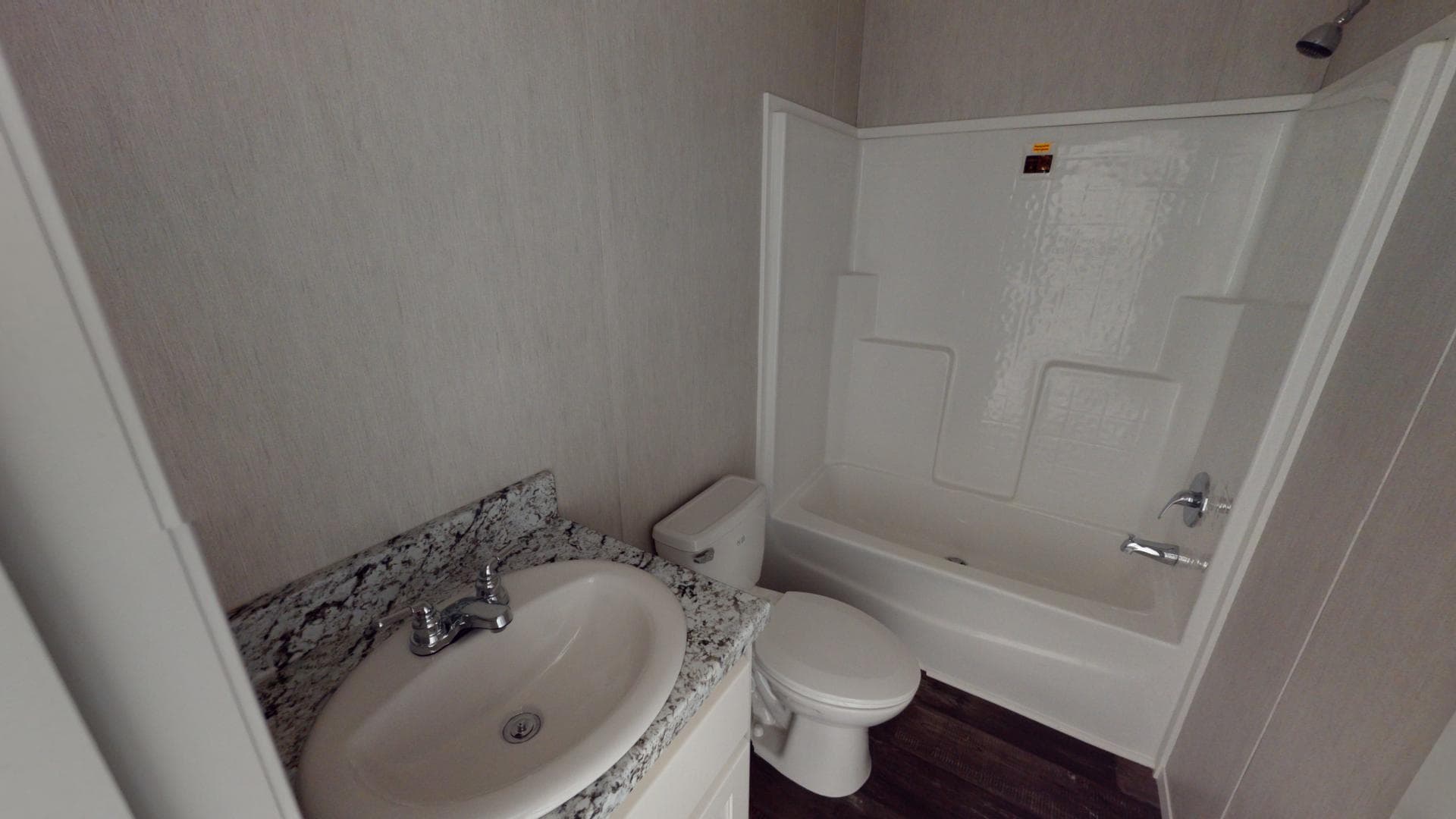 Arc1664-7005 bathroom home features