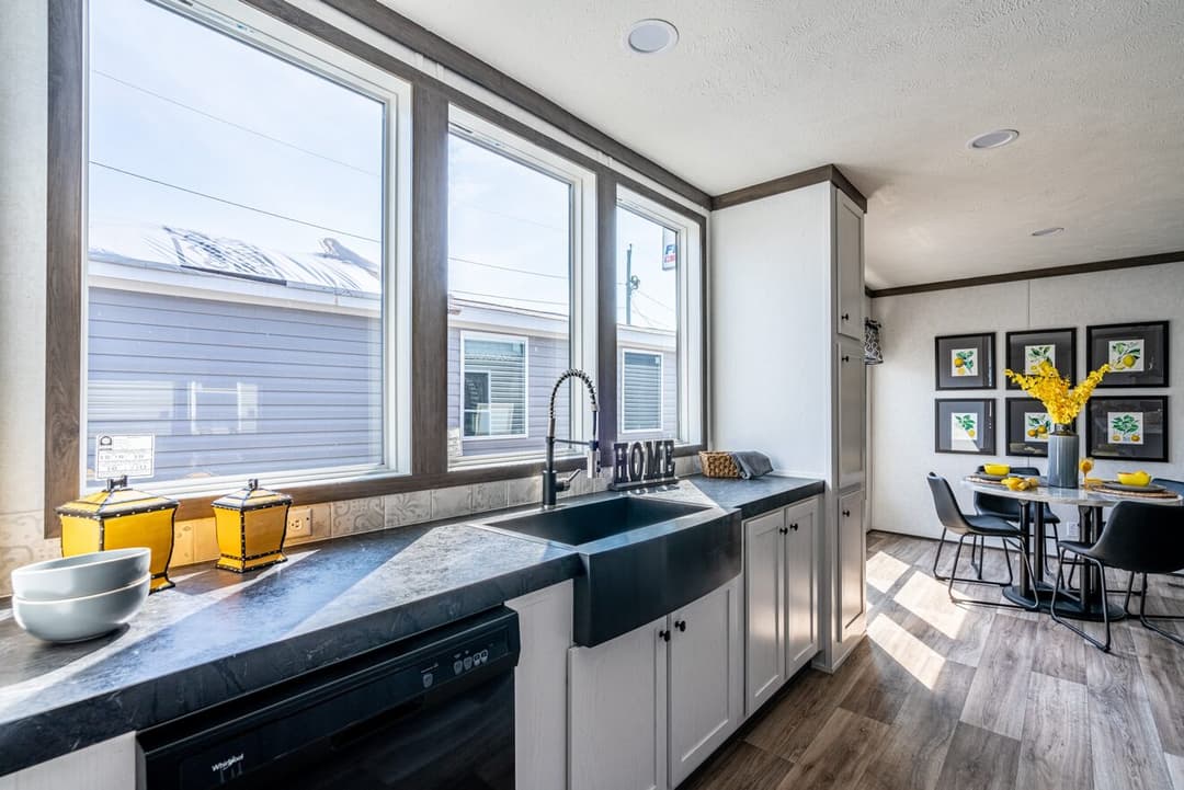 Entertainer 28764e kitchen home features