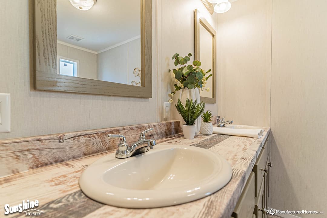 Arc1680-8004 bathroom home features