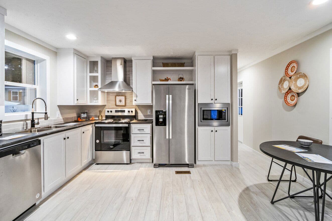 Urban 16462u kitchen home features