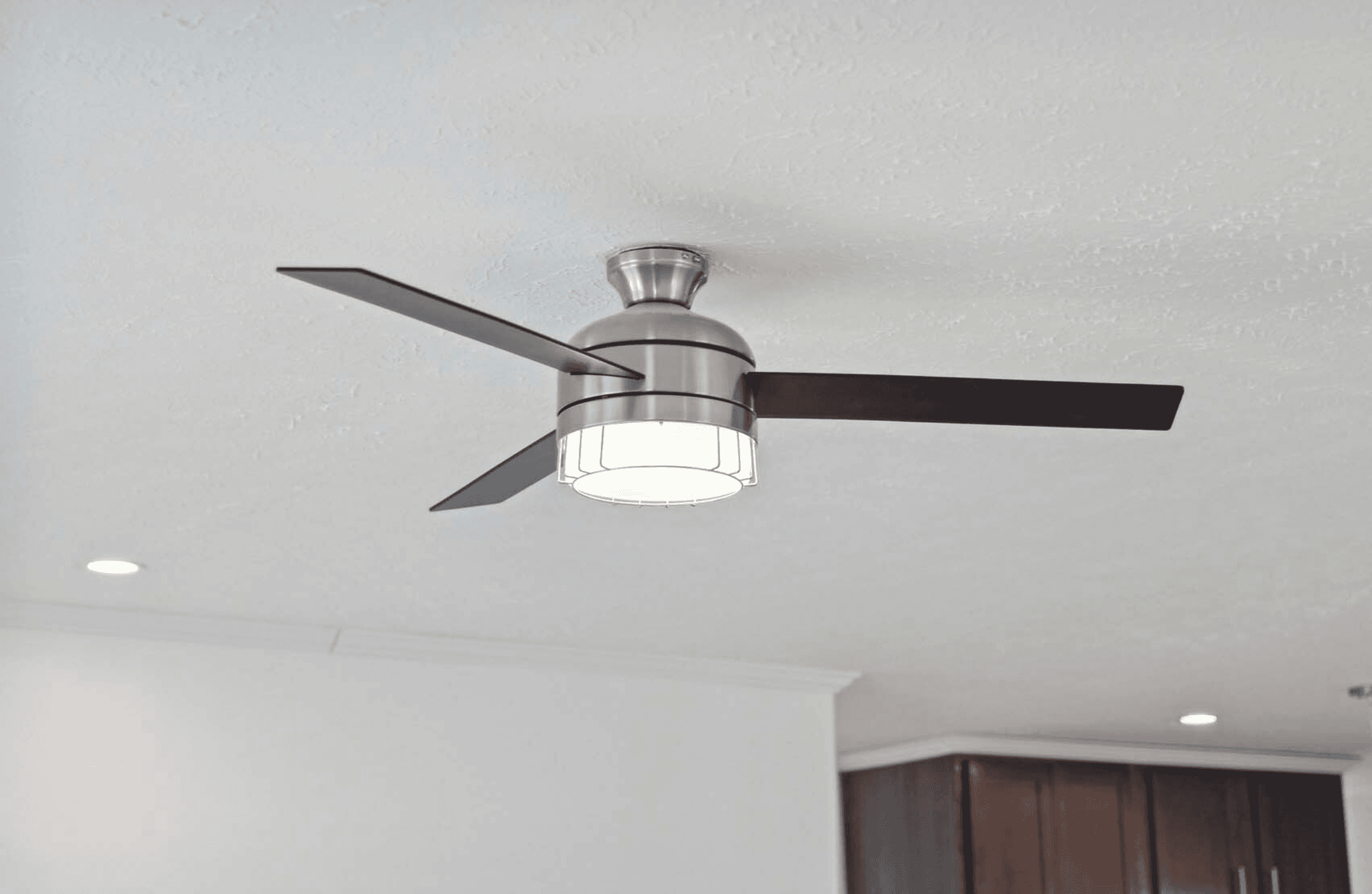 N679 interior home features