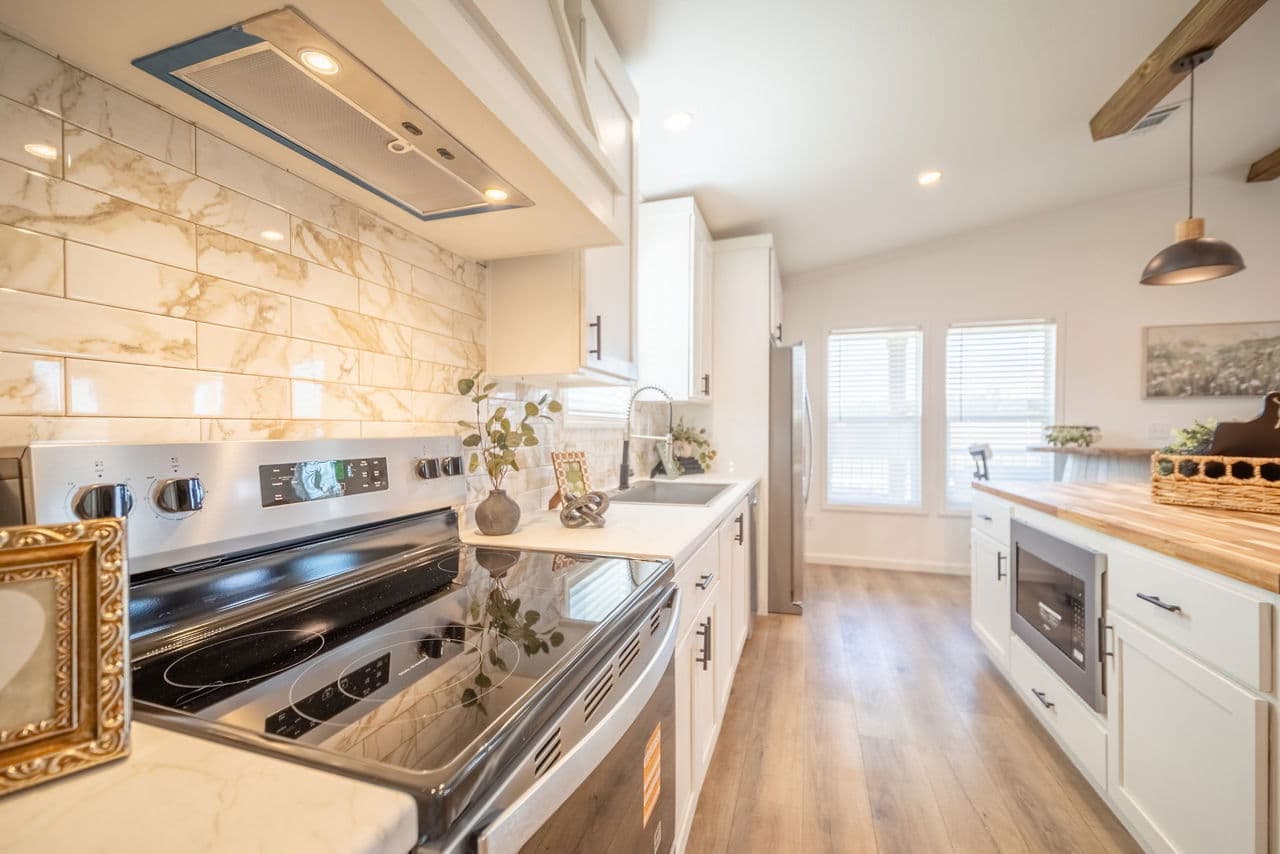 Innovation 5442h - the cypress creek kitchen home features