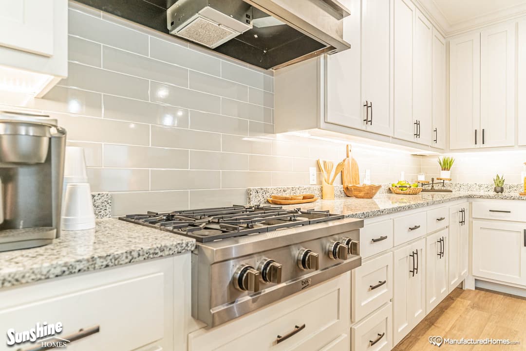 Pri3284-2058 kitchen home features