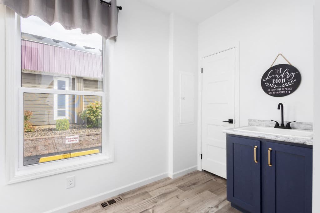 Pinecrest elite modular pgm5008-p interior home features