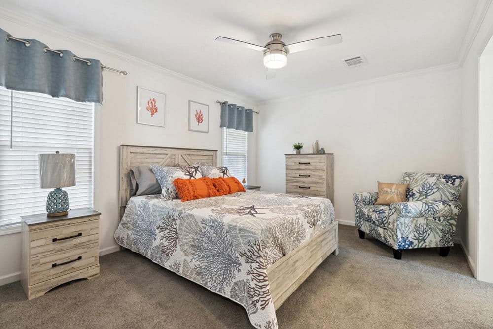 Amica bedroom home features