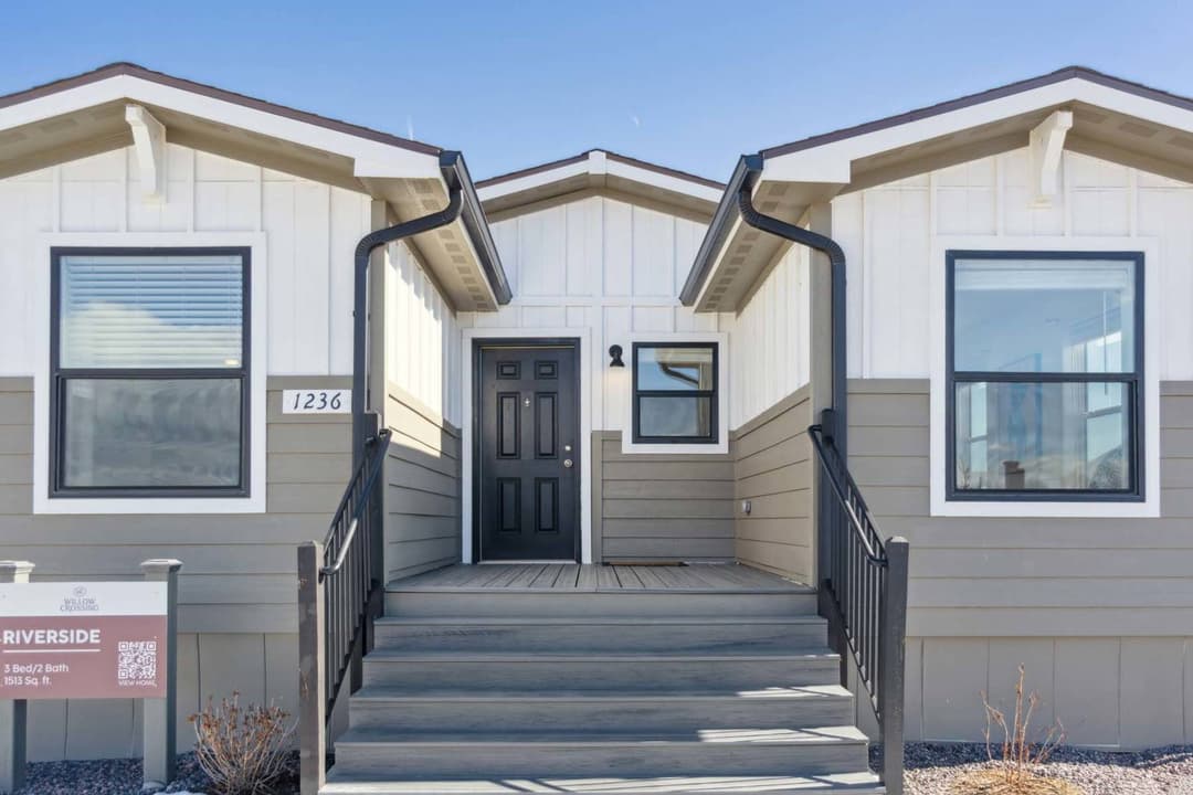 Aurora-e hero and exterior home features