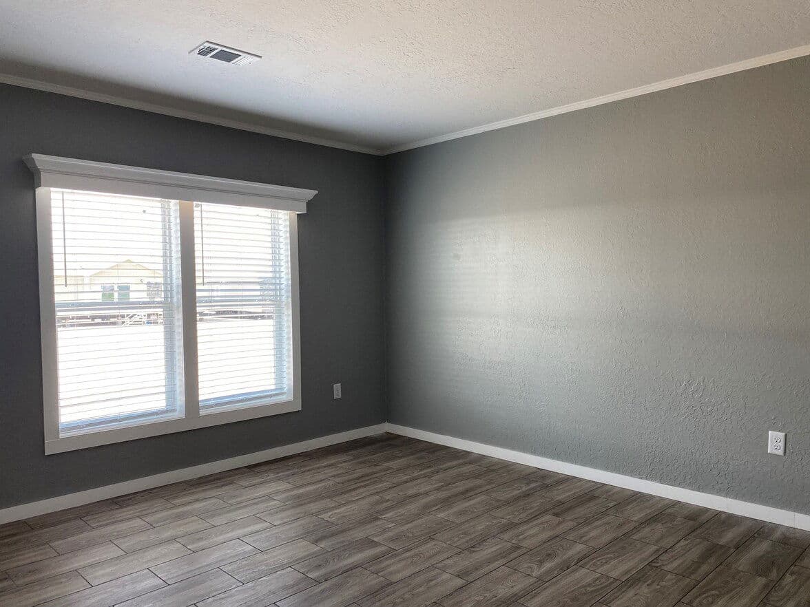 Solitaire 32824a bedroom home features