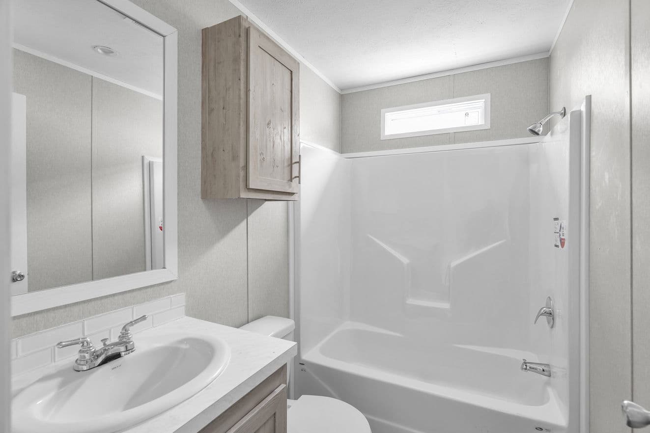 Verde ranch 14632n interior and bathroom home features