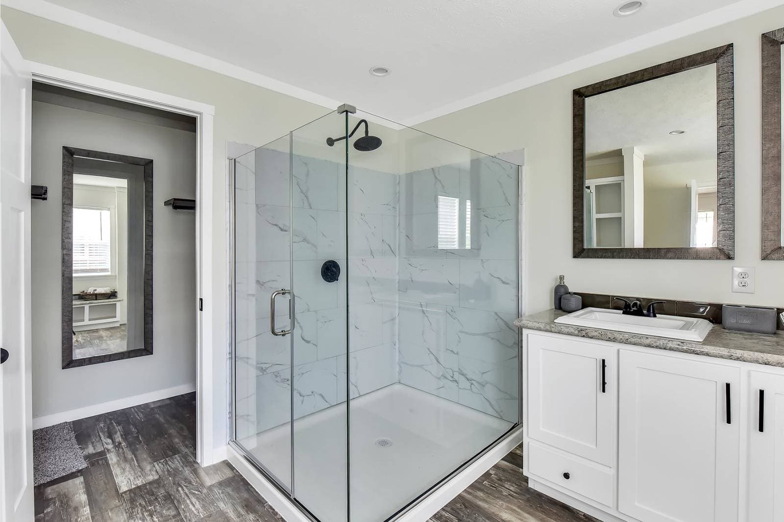 Elevate 56f bathroom home features