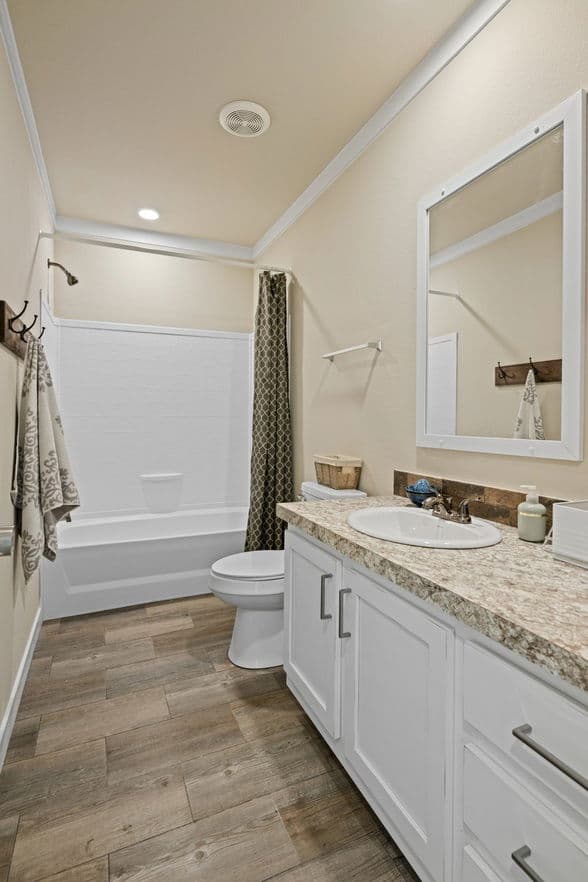El rancho 32764a bathroom home features